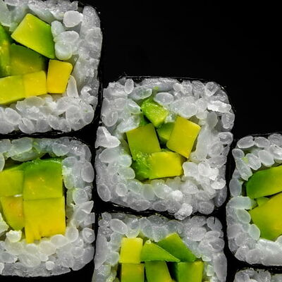 Маки с авокадо в Sushi7 по цене 311 ₽