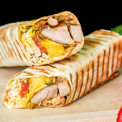 С ананасами и соусом карри в Saray Kebab по цене 490 ₽