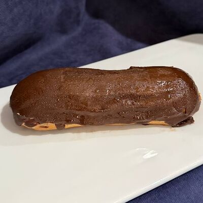 Шоколадный эклерв Кафе сон у моря по цене 150 ₽