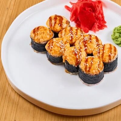 Ролл запечённый с креветкой в 4 сыра по цене 690 ₽