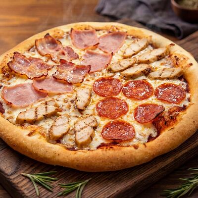 Пицца 4 мяса в Мама Испекла по цене 950 ₽