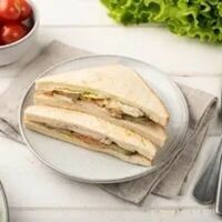 Треугольный сэндвич с копчёной курицей в Бахетле