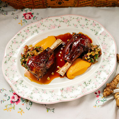 Ножки ягненка с пюре из батата в Воронеж по цене 2200 ₽