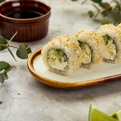 Калифорния в кунжуте в Sushist по цене 440 ₽