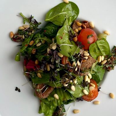 Свежие овощи, вяленые томаты, кедровый орех в Crystal по цене 1070 ₽