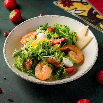 Салат Сапоре унико с креветками в Дюшес по цене 890 ₽