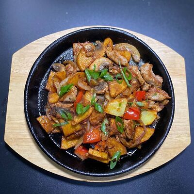 Жаркое из свининыв Емеля по цене 590 ₽