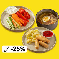 Сытный обед с молочными сосисками и куриной лапшой в Пока горячее