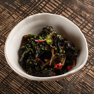 Древесные грибы в кисло-сладком соусе в Asian Hands по цене 708 ₽