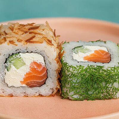 Ролл Микс с копченым лососем в Sushi Street по цене 429 ₽