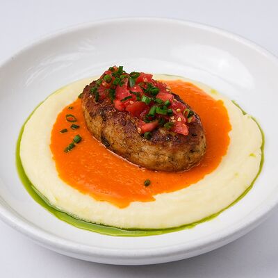 Рыбный кебаб с картофельным кремом и соусом ромеско в Сойка Grand по цене 890 ₽