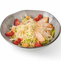 Салат Цезарь с курицей в MaxiГиро's