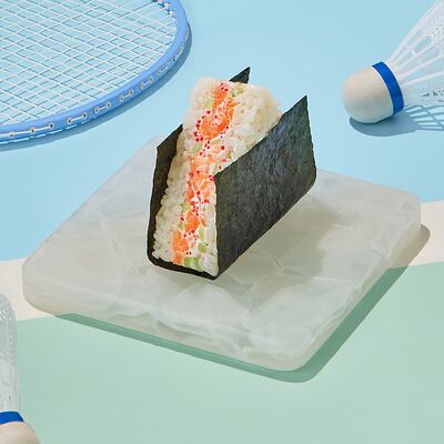 Онигири с лососем в Dostaевский по цене 355 ₽