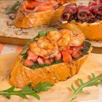 Брускетта с креветками в Луиджи & Тосё