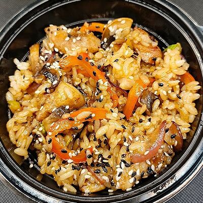 Рис с курицей и терияки в Суши-Пицца-ВОК по цене 630 ₽