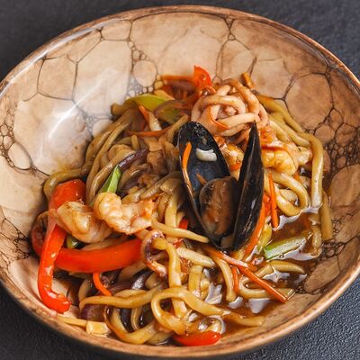 Вок удон с морепродуктами в Pro Azia по цене 690 ₽