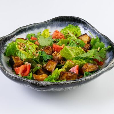 Салат из жареных баклажанов в Rose Bar Crocus City по цене 950 ₽