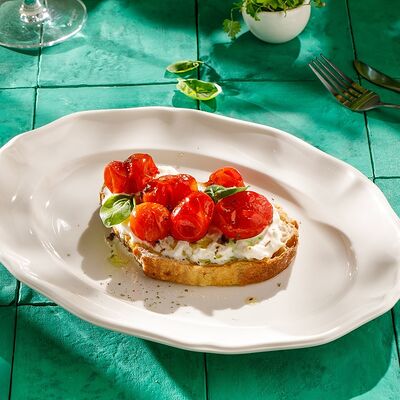 Брускетта с черри и страчателлой в Кукумбер по цене 690 ₽