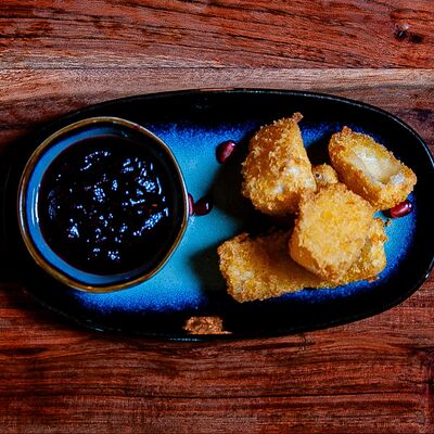 Камамбер, жаренный в панировке в Сумах по цене 615 ₽