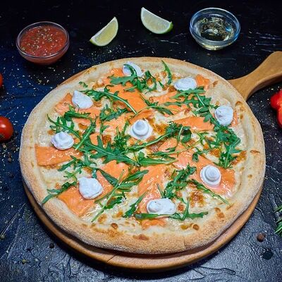 Пицца с лососем в Японика по цене 1200 ₽