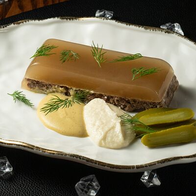 Холодец с говядиной, горчицей и сливочным хреном в Giorgio Suluguni по цене 830 ₽