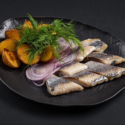 Сельдь с мини-картофелем в Mimi по цене 828 ₽