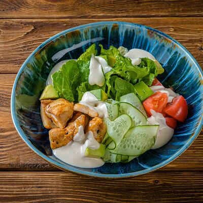 Цыпленок, томаты, авокадо, йогурт юдзу в Good Karma Bar по цене 810 ₽