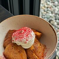 Картофель запеченный со сливочным соусом в Фабрика хинкали