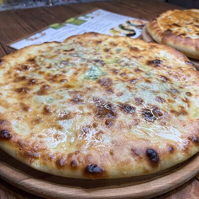 Осетинский пирог с листьями свеклы 16 см в Farina Pizza по цене 450 ₽