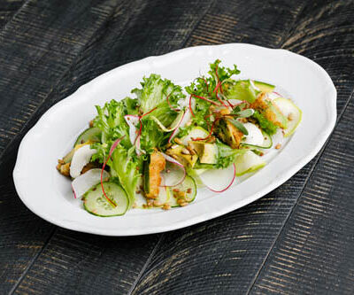 Зеленый салат с медовым йогуртом и хрустящей капустой Яндекс в Снегири на Лагерном по цене 690 ₽