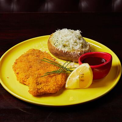 Куриный шницель в Lions Head по цене 780 ₽