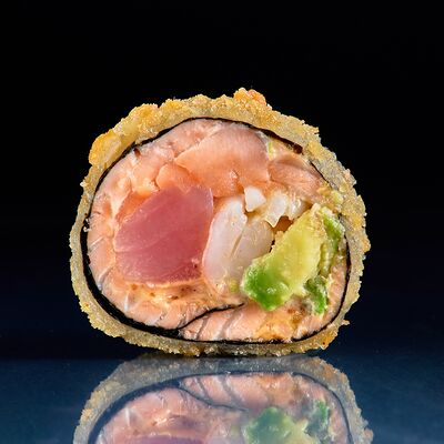 Темпура с креветкой, тунцом и лососем в Sushi to eat по цене 890 ₽