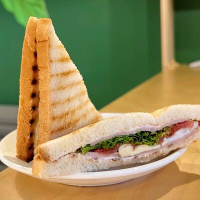 Сэндвич с ветчиной и яйцом в Green Green по цене 270 ₽