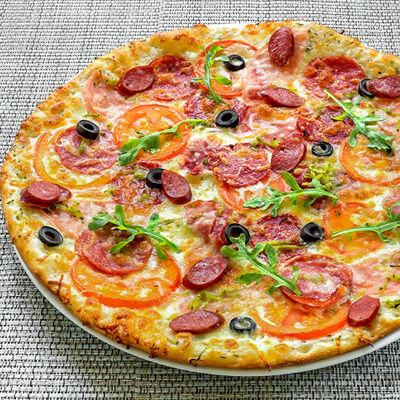 Пицца Пять видов колбасы в Pizza-house по цене 620 ₽