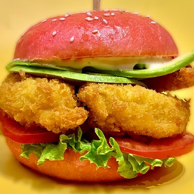 Розовый бургер в Meow cafe по цене 530 ₽