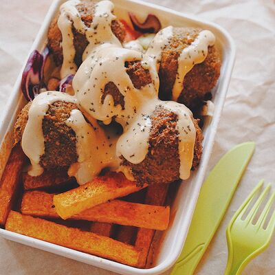 Свекольный фалафель с тыквенными палочками в Noot по цене 509 ₽