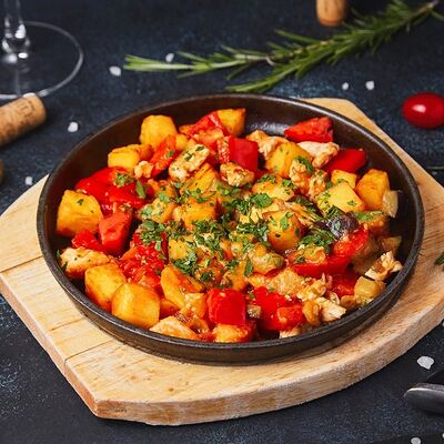 Горячая сковородка с курицей в Сохо по цене 490
