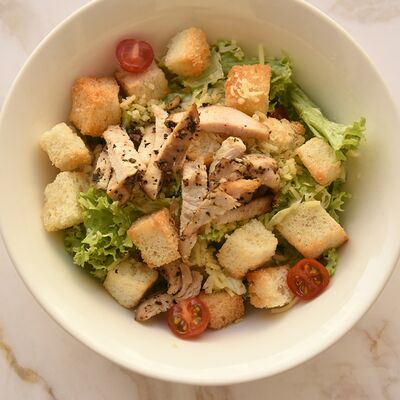Салат Цезарь с курицей в Сметана на Б. Садовой по цене 499 ₽