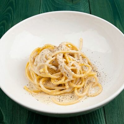 Спагетти качо-э-пепе в Solar Bistro по цене 420 ₽