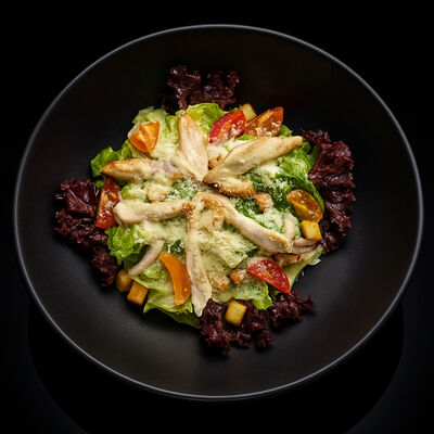 ЯЦезарь Салат с курицей в Фабрика кухня Пицца по цене 395 ₽