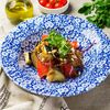 Салат с жареными баклажанами, томатами и красным луком в The Kitchen по цене 648