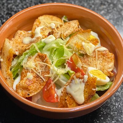 Цезарь с курицей в Наша Пицца по цене 2390 ₸