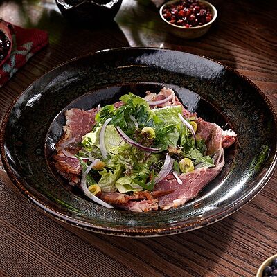 Салат с пастрами в Серкан по цене 590 ₽