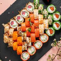 Логотип SUSHI GIRL LUXURY