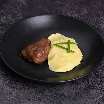 Щечки с картофельным пюре в The Square по цене 750 ₽