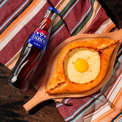 Ачарули по-аджарски + Evervess Cola в Хачапури и Вино по цене 990 ₽