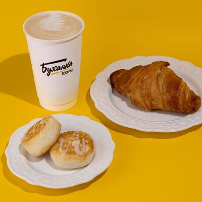 Капучино, сырники, круассан с малиной в Буханка по цене 479 ₽