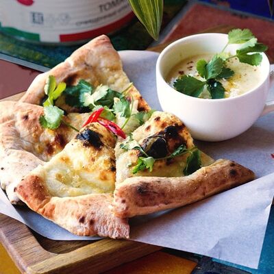 Фокачча с хумусом в Mama Roma по цене 242 ₽