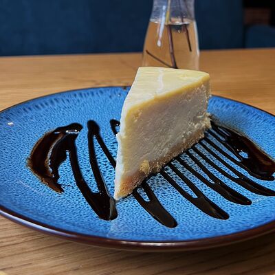 Чизкейк с арахисовой начинкой в Тема по цене 190 ₽