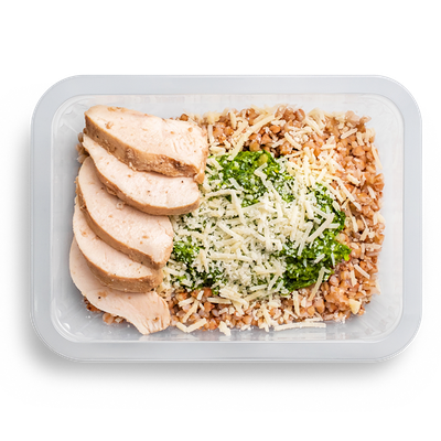 Курица c гречкой и шпинатом в сливочном соусе в Кухня на районе по цене 287 ₽